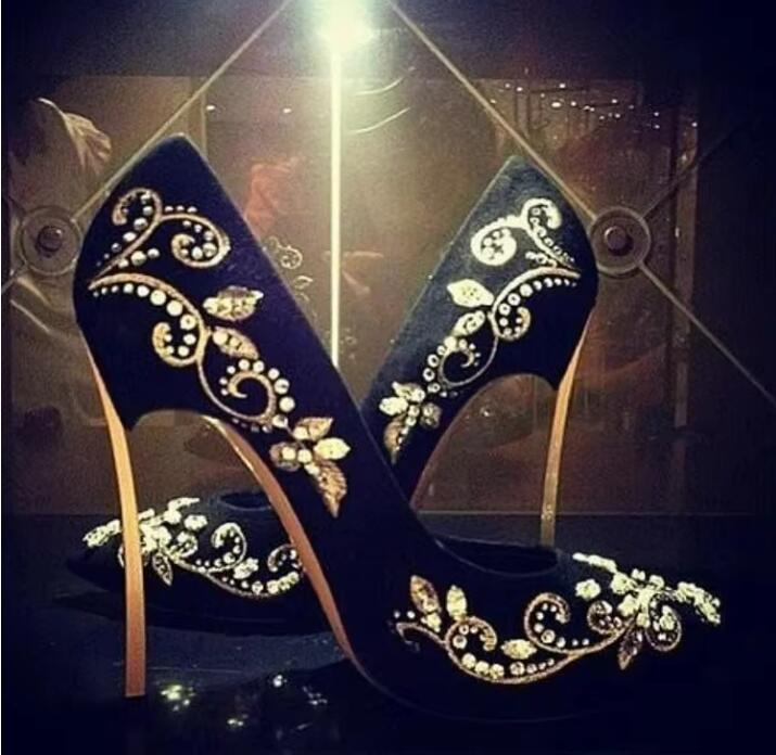 Embroidery Gold - Туфли-лодочки на каблуке с блестящими стразами,