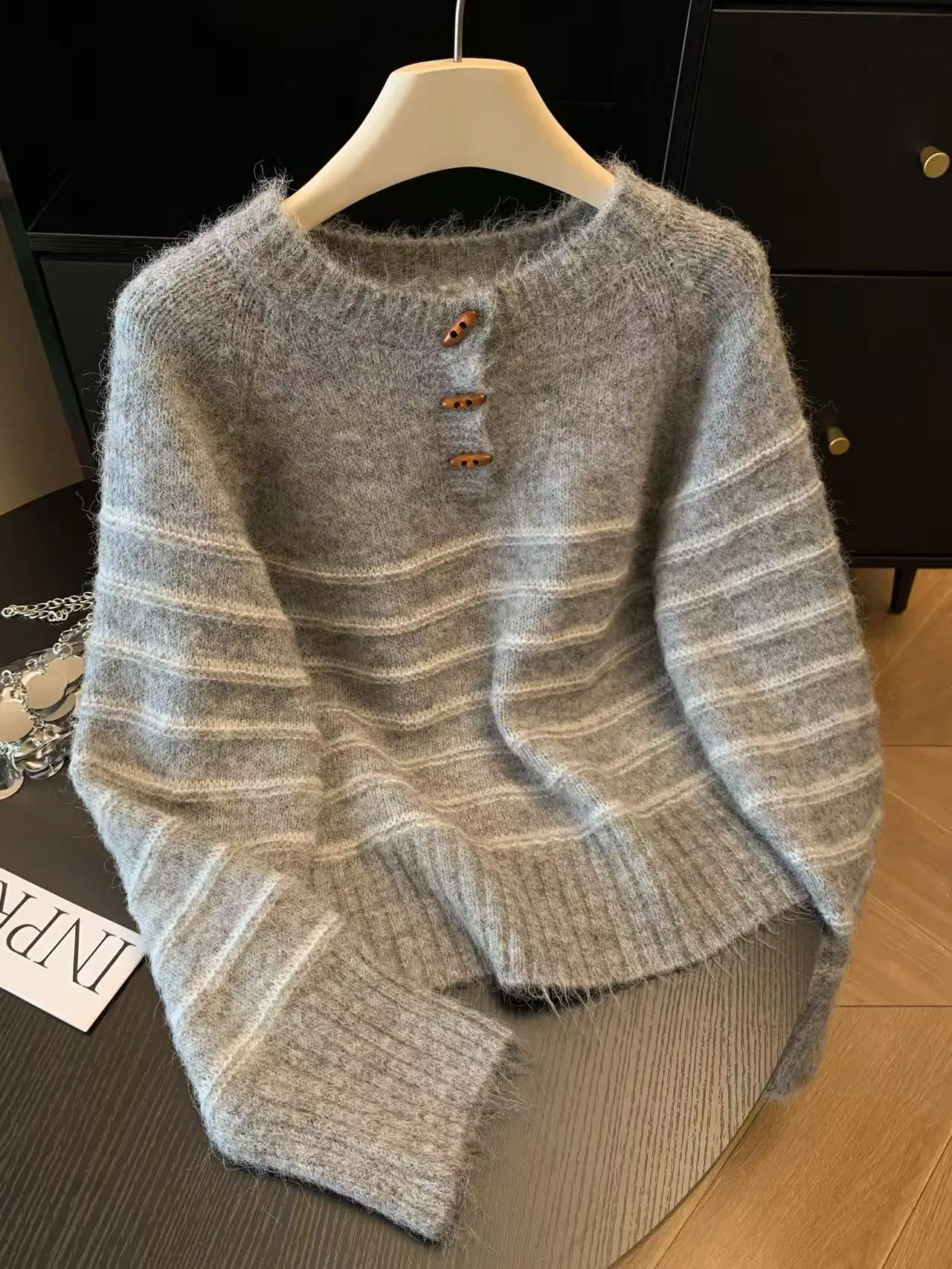 Женский полосатый свитер из ше – обзор и цена Embroidery Knit