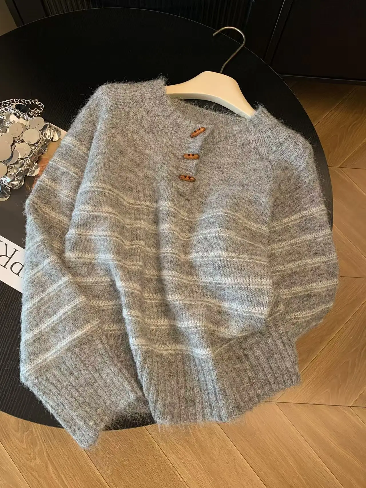 Женский полосатый свитер из ше – обзор и цена Embroidery Knit