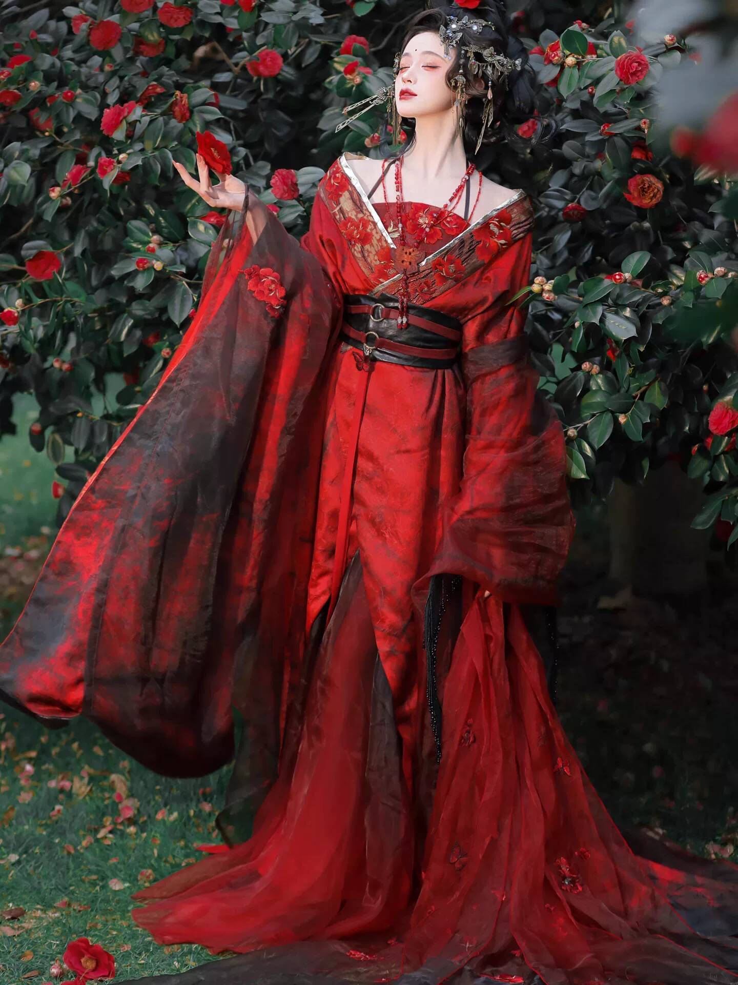 Новый красный ханьфу «Датура»  – обзор и цена Embroidery Knit